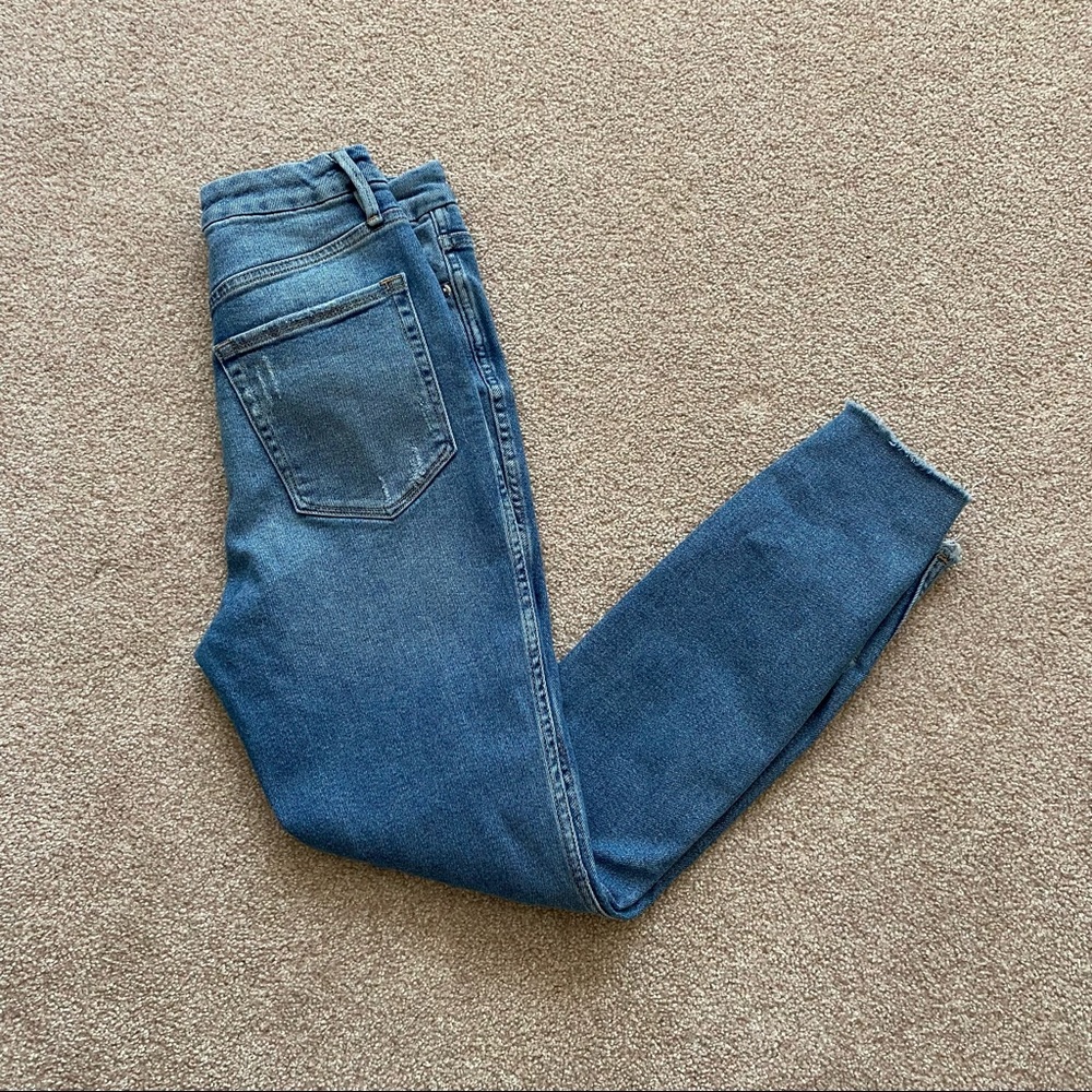 Good American Good Curve Skinny Crop Jeans 8